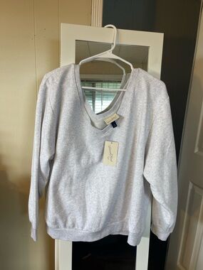 Universal Thread Light Gray V-Neck Sweater